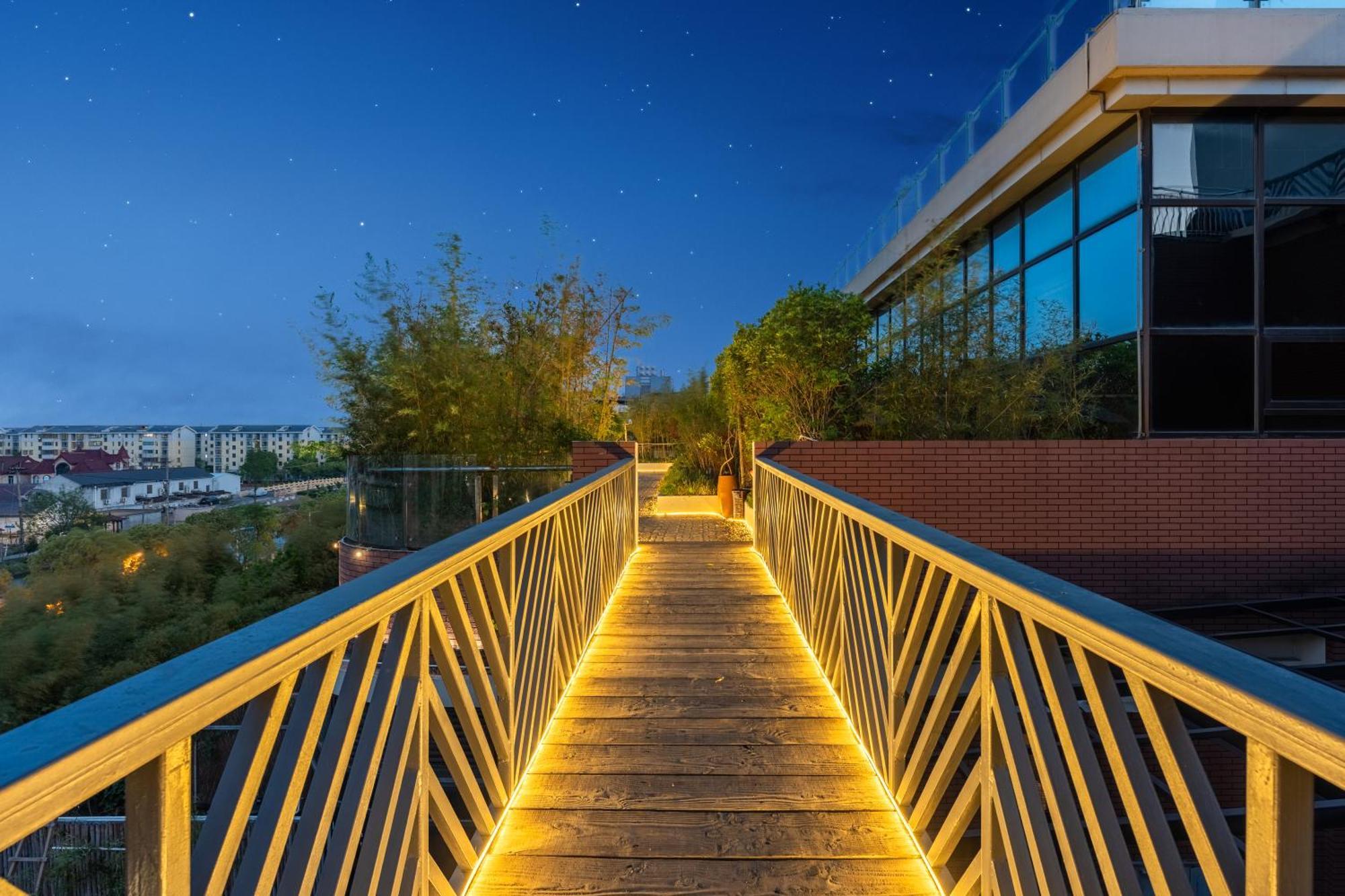 Manli Hotel Shanghai Pudong Airport - Pet Friendly Экстерьер фото